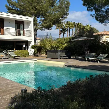 Tres Belle Moderne Piscine Jaccuzi En Option