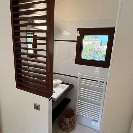 Tres Belle Moderne Piscine Jaccuzi En Option Villa *