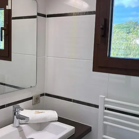 Tres Belle Moderne Piscine Jaccuzi En Option Villa *