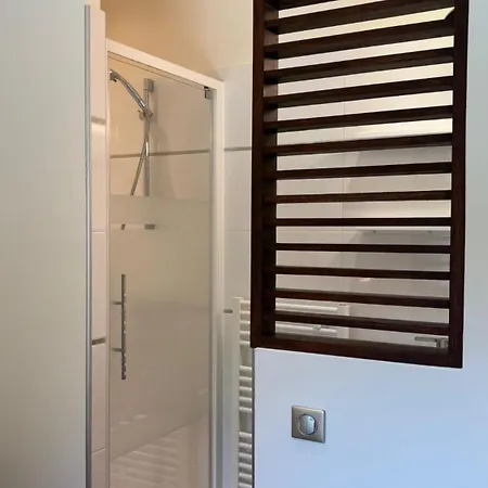 Tres Belle Moderne Piscine Jaccuzi En Option Villa *