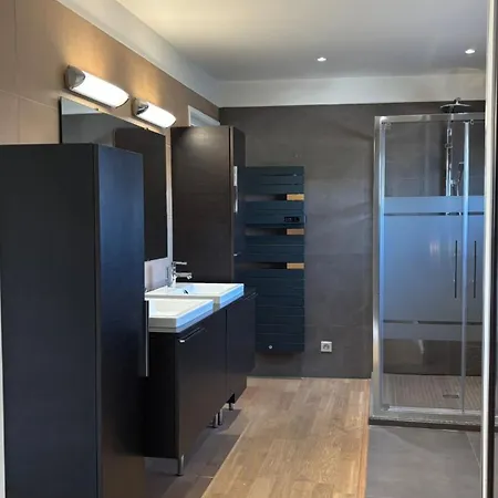 Tres Belle Moderne Piscine Jaccuzi En Option Villa *