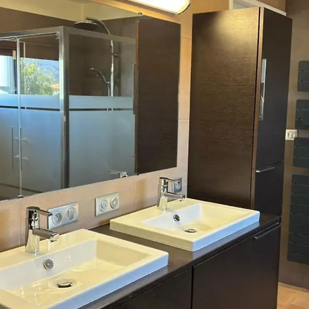 Tres Belle Moderne Piscine Jaccuzi En Option