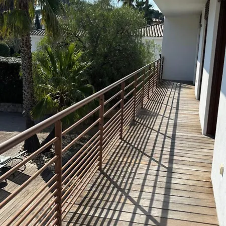 Tres Belle Moderne Piscine Jaccuzi En Option Villa